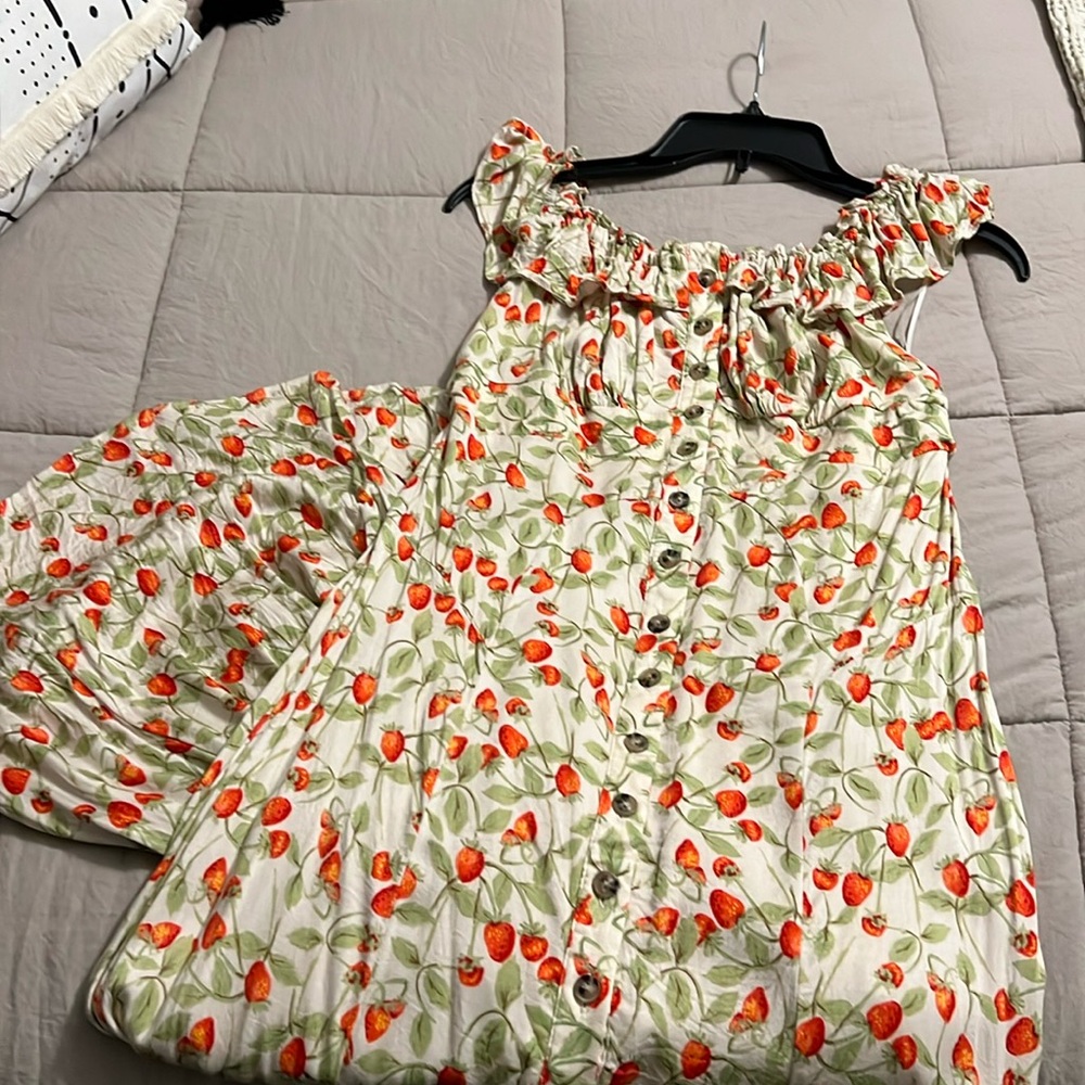 Free People strawberry summer maxi dress size medium like new worn once!!🍓🍓🍓